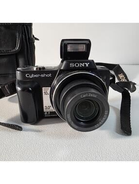 Sony Cyber-shot DSC-H10 8.1MP Digital Camera - 10x Optical Zoom - Bundle & Case